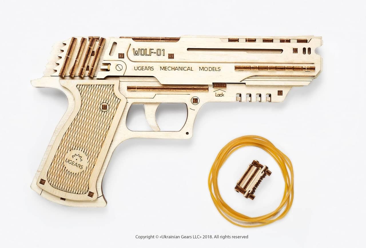 Pistol mecanic Wolf-01, Ugears, 62 piese din lemn