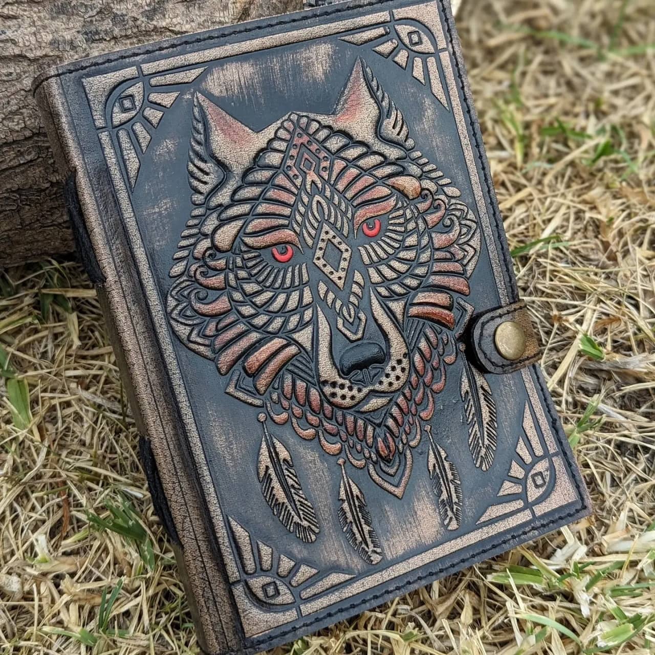 Jurnal Vintage din Piele Grimoire – Model „Wolf Totem”