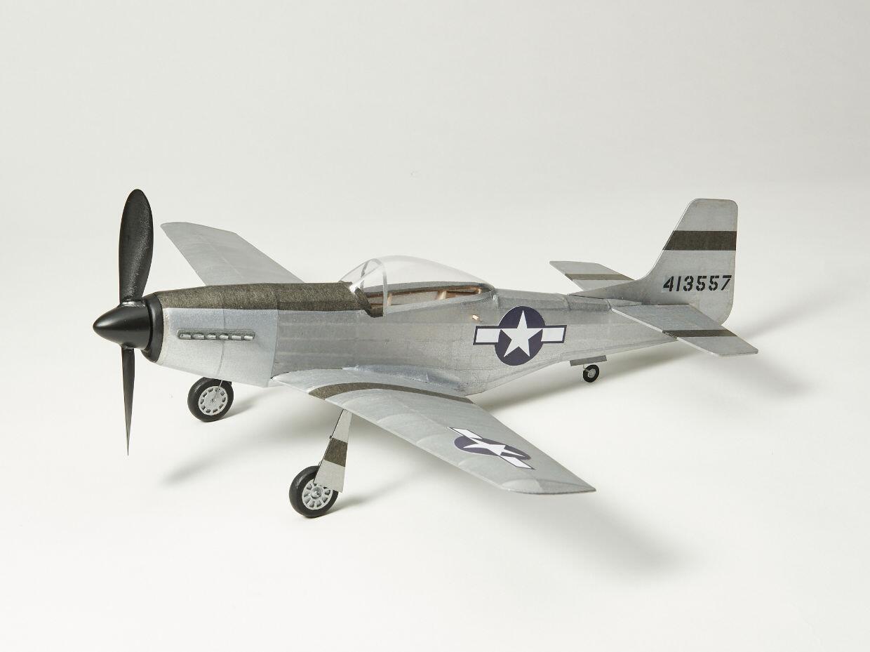Kit Aeromodelism Vintage: Avion de Vânătoare P-51D Mustang (Anvergură 45 cm)