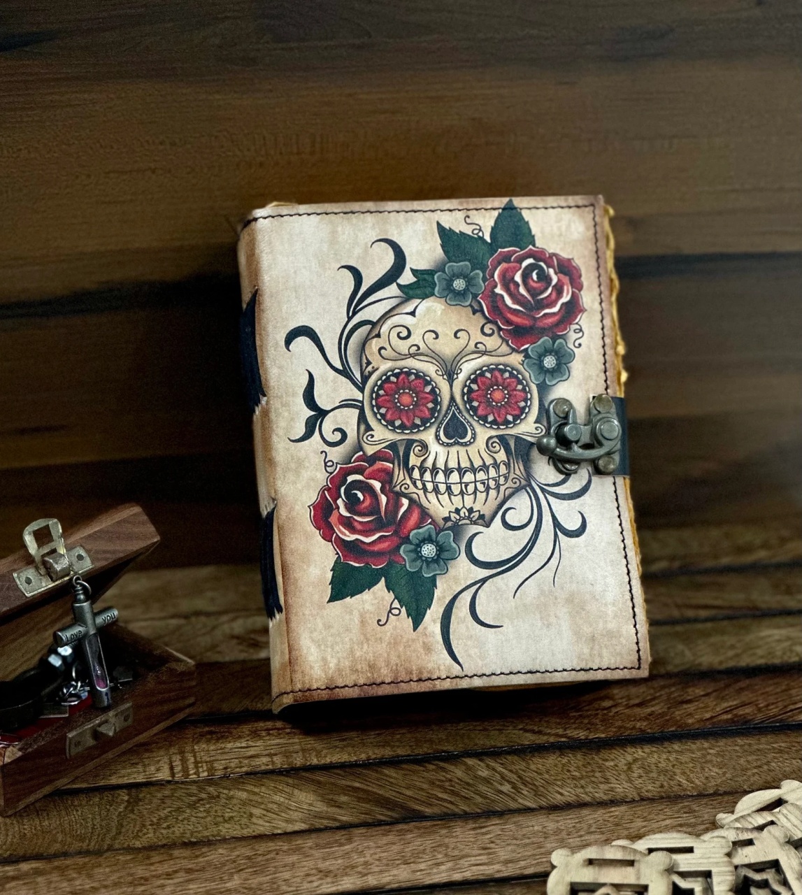 Jurnal Vintage din Piele Grimoire – Model „Sugar Skull & Roses”