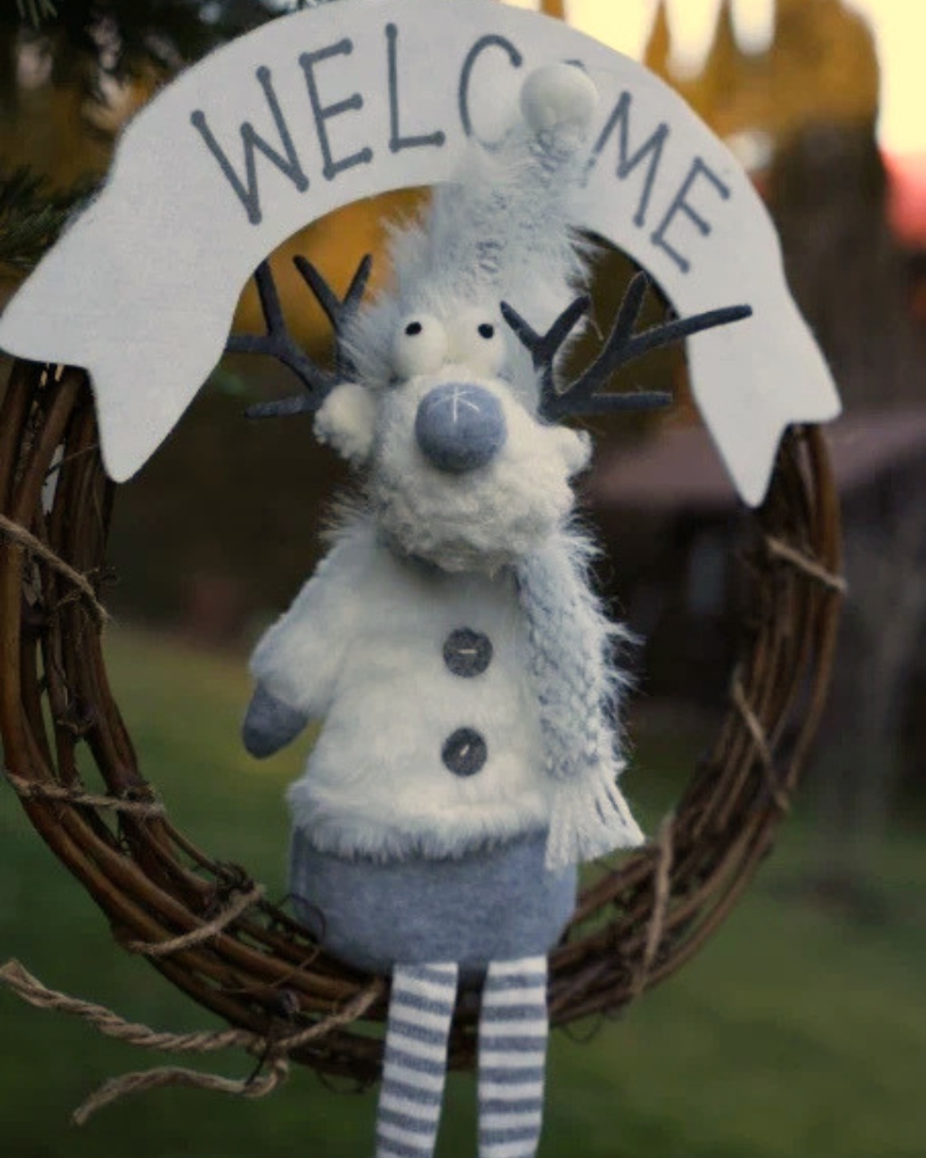 Coroniță din Ratan cu Figurină Festivă și Mesaj „Welcome”