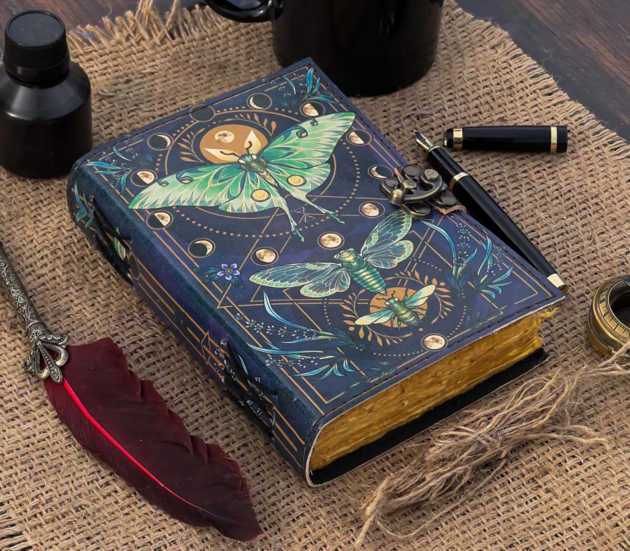 Jurnal Vintage din Piele Grimoire – Model Fluturele de Noapte