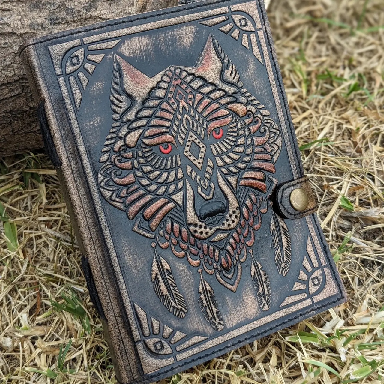 Jurnal Vintage din Piele Grimoire – Model „Wolf Totem”